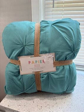 NEW Papier Twin Luxury Decorative Comforter - Teal- down alternative